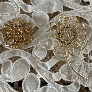 Sarah Coventry vintage brooches